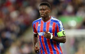 猜猜聊的啥？今夏都曾接近离队，格伊和乔-戈麦斯在赛后热烈交谈